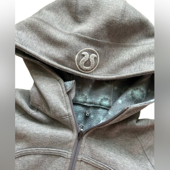 Lululemon Scuba Hoodie Grey Thick Size 8 light blue inside - Picture 3 of 6